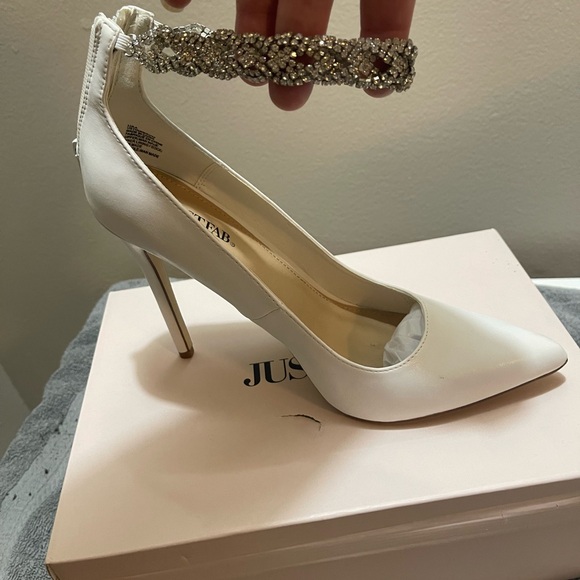 JustFab White Lula Pumps - Picture 2 of 3